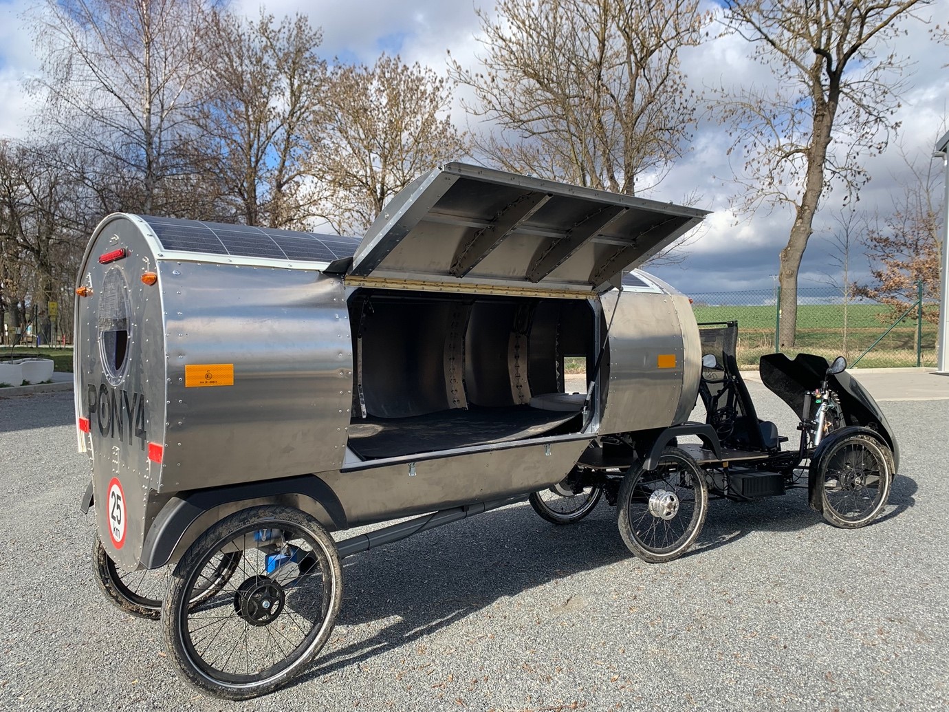 A semi-trailer Camper